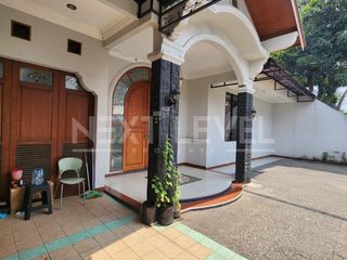 Rumah Dipinggir Jalan Utama Di Seberang Universitas Binus Syahdan Jakarta Barat