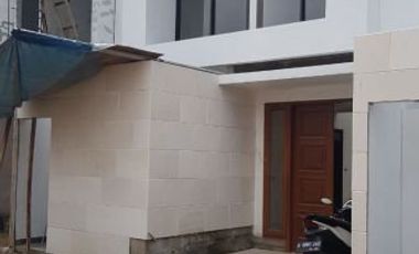 RUMAH BARU MURAH 2 LANTAI SEMIFURNISHED SIAP HUNI LOKASI STRATEGIS DI CINERE KOTA DEPOK