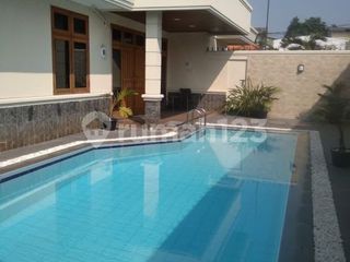 Rumah 2Lantai dengan Kolam Renang Lokasi Tenang Dekat Cipete Raya