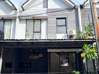 Rumah 2 Lantai 2 Kamar Tidur di Galuhmas Karawang Barat.