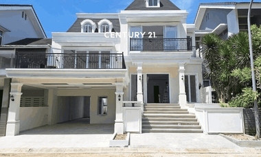 Dijual Rumah Brand New Model American Classic Depan Taman
