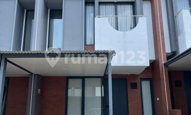 Full Furnished Rumah Freja Suites BSD City, Dekat Pintu Tol