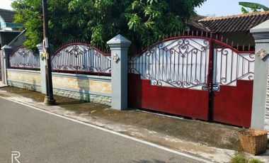 Dijual segera rumah di manahan Jalan srigunting