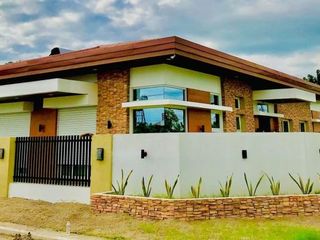Corner Lot House with 3 Bedroom and Swimming Pool for SALE in Concepcion Tarlac