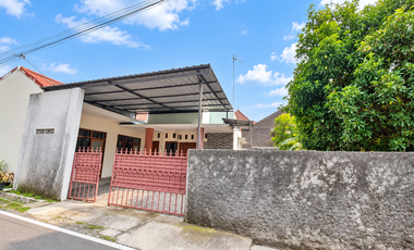 Rumah Lahan Luas Dekat Terminal Tirtonadi Solo..