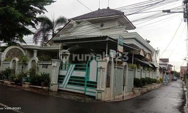Rumah 2 Lantai di Pusat Kota Dekat Rsi