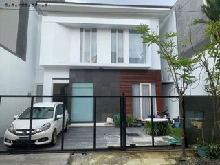 Rumah Manyar Tirtoasri New Minimalis, Siap Huni, Carport 3 Mobil
