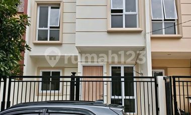 Rumah Baru Brand New Sektor 7A Dekat Taman