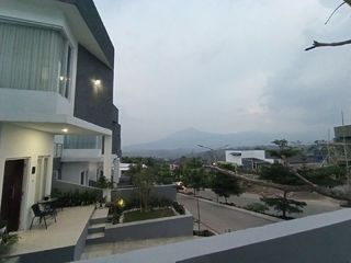 VILLA DI JATINANGOR BANDUNG TIMUR
