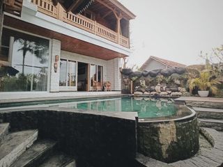 VILLA 2 LANTAI FULL FURNISHED HANYA 15 MENIT KE PUSAT KOTA UBUD