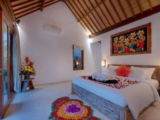 VILLA DIKONTRAKAN DI UBUD BALI DENGAN 5 KAMAR DAN VIEW SAWAH