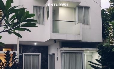 Dijual Rumah 3 Lantai  Cantik Modern Siap Huni Dalam Cluster