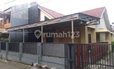 Rumah Dekat Pintu Tol Limo
