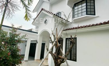 Rumah Brandnew,Hook,Swimming Pool Lokasi Strategis Di Lebak Bulus