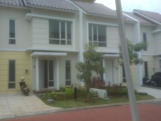 Dijual/Disewa Rumah Carrillo Residence Gading Serpong Tangerang Masih Baru Belum Pernah Huni Murah Bisa KPR