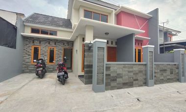 Dijual rumah gedongan colomadu