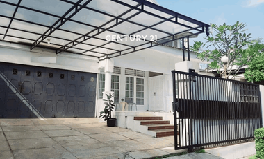 Rumah Dengan Interior Yg Cantik  Di Bintaro Jaya Sektor 9