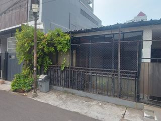 Disewa Rumah Akses Jalan 2 Mobil Lega di daerah Tebet, Jakarta Selatan Cocok untuk Kantor atau Tempat Usaha Take Away