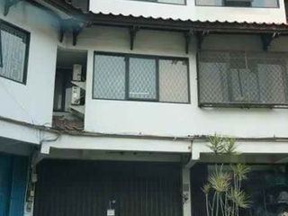 Ruko Kosong 3 Lantai Siap Pakai di Kawasan Ciroyom Kota Bandung