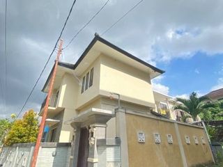 Rumah di Denpasar, 2Lt, View Sungai, Hoek, Prmhn di Penatih