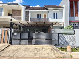 Rumah Minimalis 2 Lantai Dengan Taman Belakang Di Billymoon