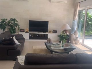 Leasehold - Spacious Renovated Villa with Large Garden in Prime Umalas Location