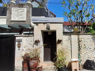 RUMAH STYLE MODERN 2 LANTAI DI KERTA USADA SESETAN DENPASAR, BALI