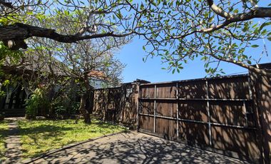 Freehold  - Balinese home with expansive 1,000 m² land in batu bulan with rice fields view, Bali