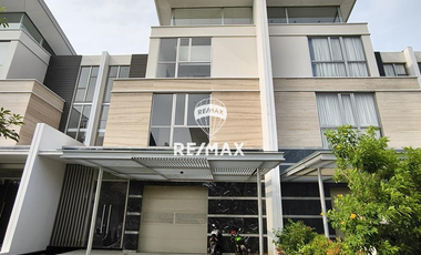 DIJUAL RUMAH CANTIK DALAM CLUSTER CHOPIN GOLF ISLAND DI PIK