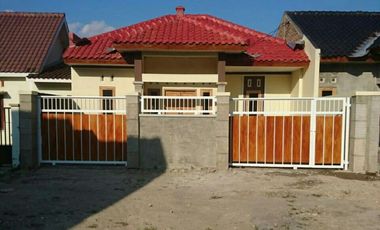 Dijual rumah cantik di Mayang barat Gentan