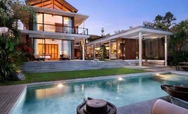 VILLA LUXURY 7 BR IN THE HEART OF CANGGU BADUNG