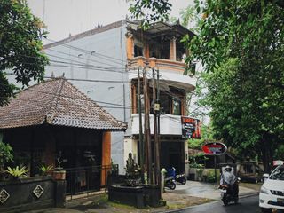 RUKO 4 LT 3 KT ADA POOL HARGA MENYESUAIKAN CANTIK DI UBUD