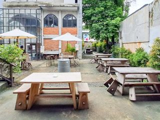 Tanah dan Resto / Cafe di Jl Nipah Raya Wijaya