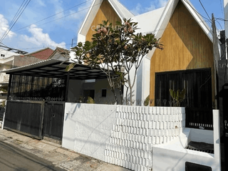 Disewakan Rumah 2 Lantai 4 KT Dekat Senopati  Gunawarman