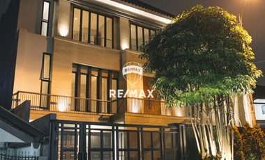 DIJUAL RUMAH CANTIK DI DAERAH JALAN HANG LEKIU I KEBAYORAN BARU JAKSEL