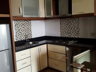 DISEWAKAN CEPAT !! Apt. Paladian,Semi Furnish,Bisa Nego