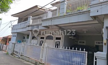 Rumah 2 lantai, dipemukiman, luas, strategis dan akses jalan masuk mobil di Cimanggis Depok