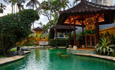 VILLA TROPIS SENTUHAN BALINESE DI PERING SABA GIANYAR