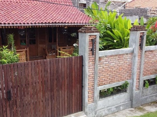 TANAH BONUS BANGUNAN LIMASAN DI RENON DENPASAR