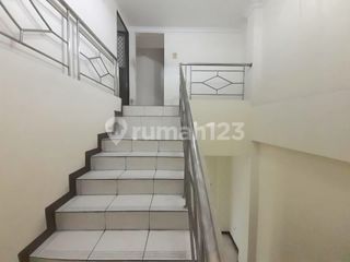Disewakan Ruko Siap Huni di Plaza Pondok Indah Jakarta Selatan