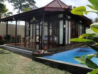 DIJUAL VILLA 15 UNIT DENGAN KOLAM RENANG LOKASI STRATEGIS