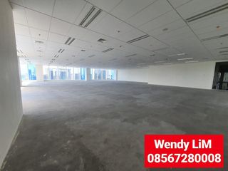 EXCLUSIVE OFFICE SPACE at CENTENNIAL TOWER MID ZONE 196sqm