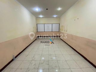 Ruang Usaha Jalan Utama Daerah Ramai Makamhaji Kartasura