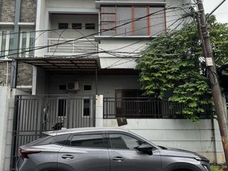 Disewa Rumah Bagus di Taman Cosmos Taman Ratu Kedoya Jakarta Barat