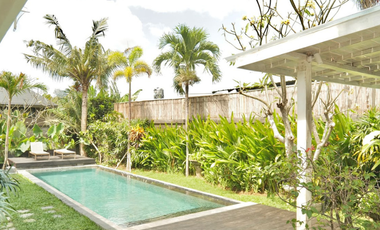 VILLA 4BR BERGAYA TROPIS BOHEMIAN DI TUMBAK BAYUH CANGGU BADUNG