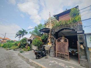 TURUN HARGA! RUMAH BALI ADA ROOFTOP DEKAT CANGGU AREA BALI