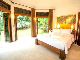 Vila Eksotis 3 BR Dengan Kolam Renang Pribadi Seminyak