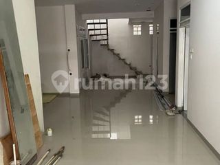 Rumah Baru Siap Huni Dekat BPK Penabur Taman Holis Indah Bandung