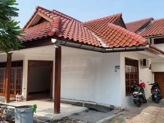 Disewakan rumah siap huni lokasi strategis di Studio Kompleks TVRI Kemanggisan Ilir jakarta barat