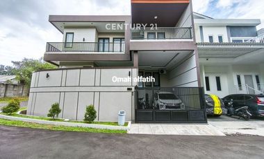 Dijual Rumah 2 Lantai Furnished Posisi Hoek